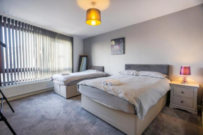 Hanham Rd Central Location Long Stay Sleeps 9 by ShortStayUK